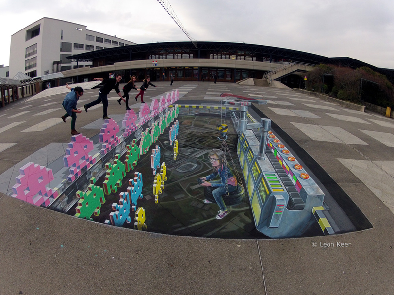 Illustration for article titled 3D Space Invaders Chalk Art